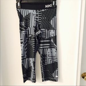 Nike crop workout leggings, size S
